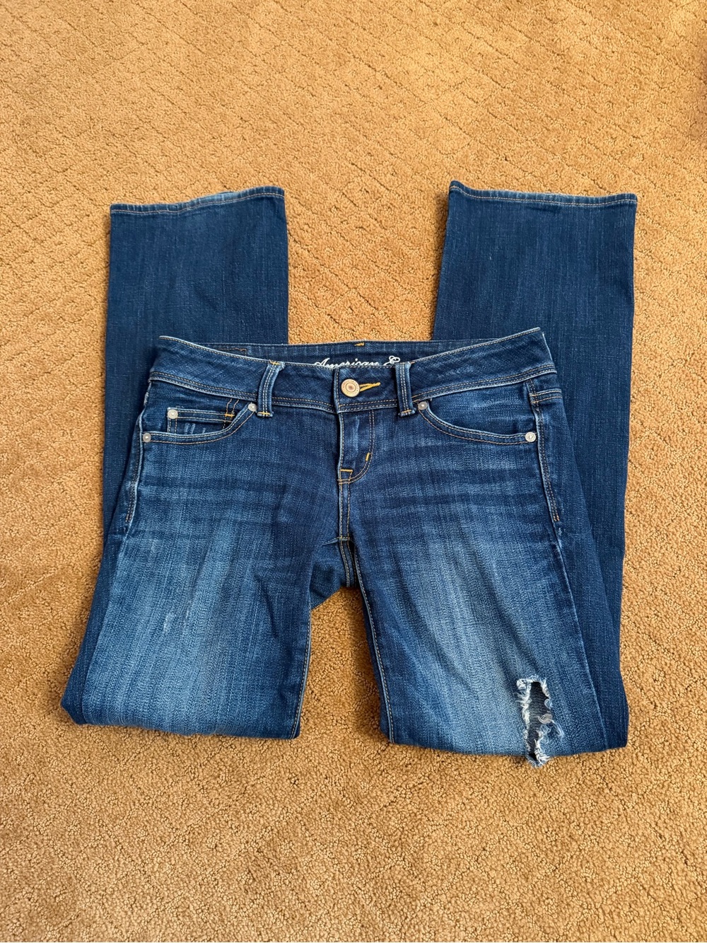American Eagle Low rise dark wash kick boot jeans size 4